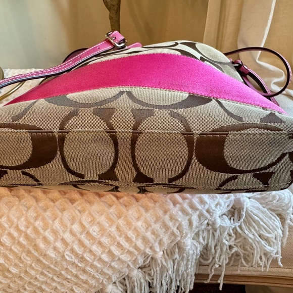 Stylish Pink and Brown Coach Bag - Picture 3 of 5